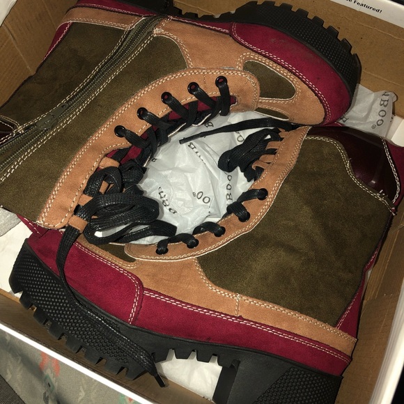 BOOTS - Picture 3 of 3